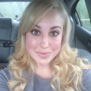 Meet your Posher, Elizabeth